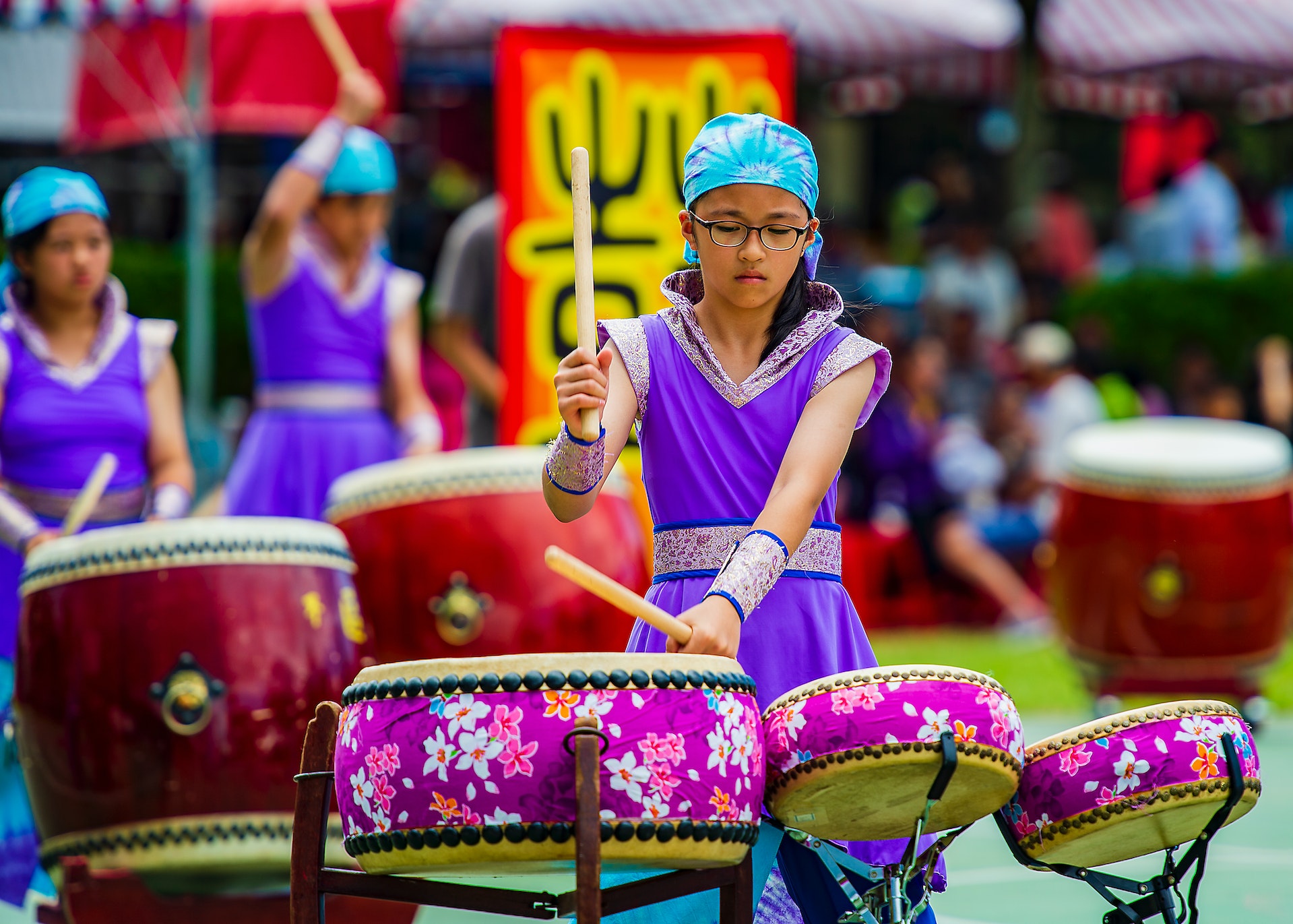 kids playing drums